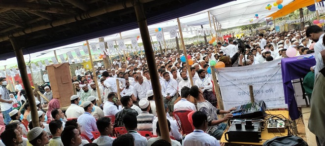 "Our brothers and sisters, parents, and relatives who are in Arakan, Myanmar, are being tortured a lot." Photo: Voice7 News 