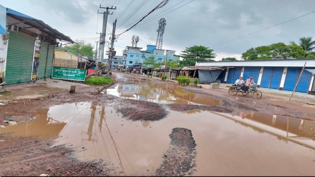Rajshahi-Baya-Tanore Road Turns Into a Death Trap