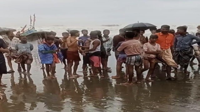 Rohingya Boat Sinks Off Teknaf Coast; 18 Rescued, 13 Missing