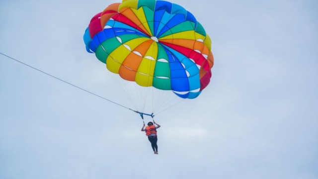 Tourist Dies After Falling Into Sea During Parasailing in Cox’s Bazar