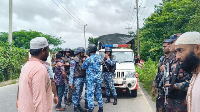 Armed Highway Robbery in Teknaf Leaves One Injured, Probe Underway