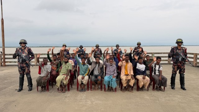 24 Fishermen Held by Arakan Army Return to Bangladesh