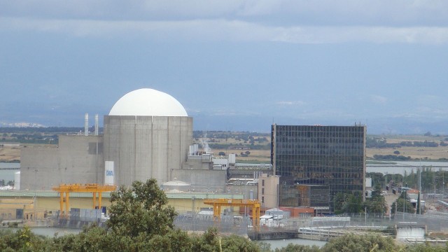 Almaraz Nuclear Plant Closure Sparks Debate in Spain