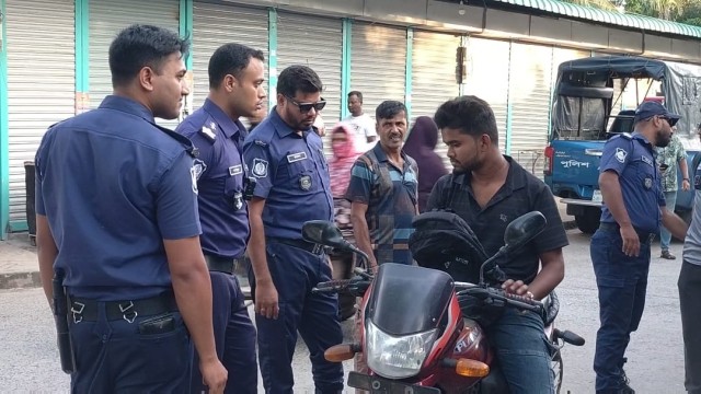 Police Intensify Patrols, Checkpoints in Mongla
