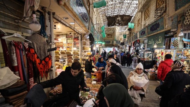 Iran’s Annual Inflation Surges to 66%, Food Prices Jump 128%