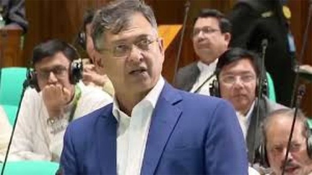 Bangladesh Raises Fuel Prices Slightly to Curb Smuggling, Minister Says