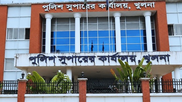 Robbers Attack Khulna Police Inspector, Seriously Injure Both Hands