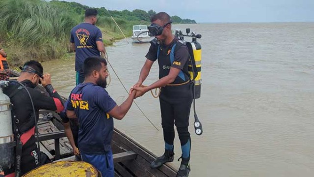 Father, Son Missing After Padma River Boat Capsizes in Rajshahi