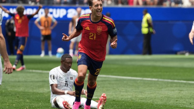 Spain Cruise Past Austria 3–0 to Reach World Cup Last 16