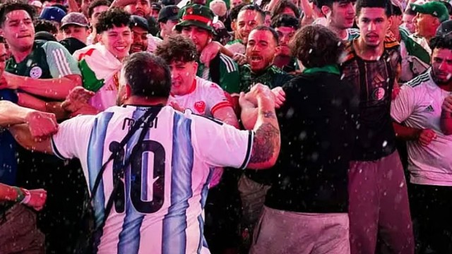 Argentina-Algeria Fans Clash in Times Square Ahead of World Cup Opener
