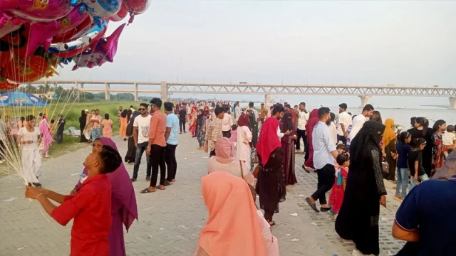 Tourist Rush Continues at Shimulia Ghat and Padma Bridge After Eid Holidays