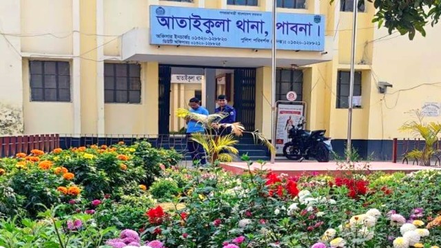 Two Children Die in Hornet Attack, 11 Injured in Fox Attack in Pabna