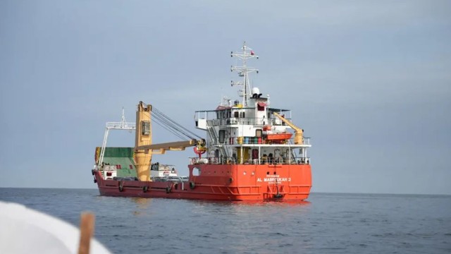 Iran Announces Strait of Hormuz Closure Amid Escalating Tensions with US