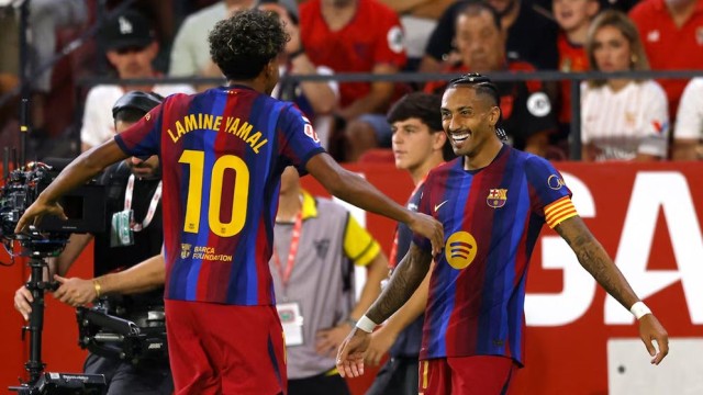 Raphinha Hat-Trick Keeps Barcelona Perfect in La Liga
