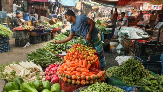 Fish, Poultry and Vegetable Prices Remain High in Dhaka Markets