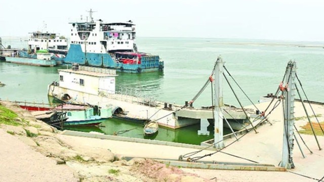 Bus Plunges into Padma River at Daulatdia Ferry Ghat, Driver Rescued Alive