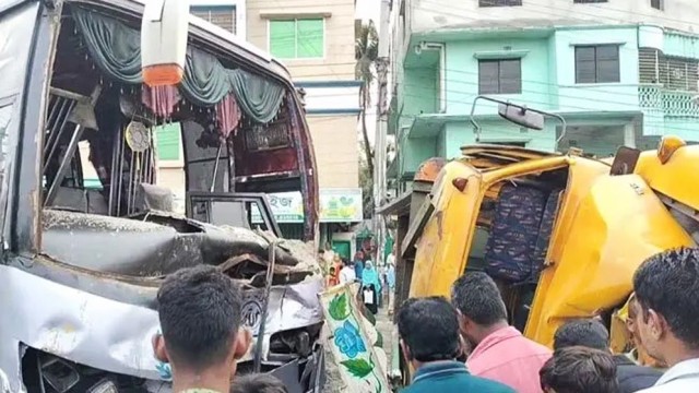 2 Killed in Head-On Collision Between Bus and Truck in Tangail