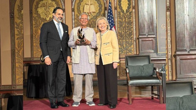 Muhammad Yunus Receives Hillary Rodham Clinton Award at Georgetown University