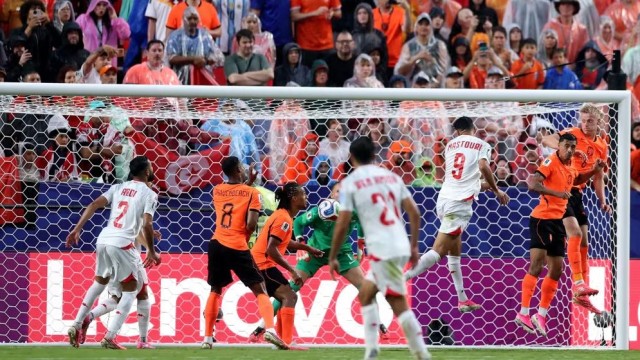 Netherlands Beat Tunisia 3-1 to Top Group F and Set Up Morocco Clash