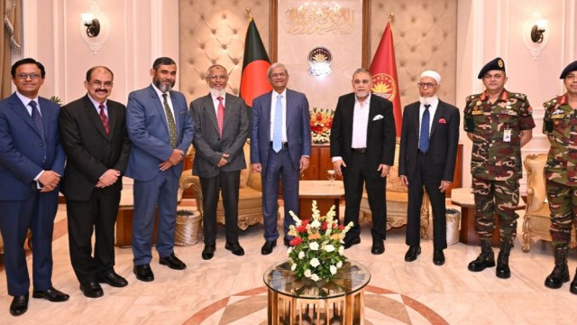 Election Commission meets President at Bangabhaban