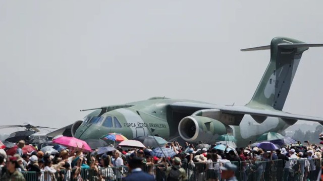 UAE Signs $1 Billion Military Aircraft Deal with Embraer