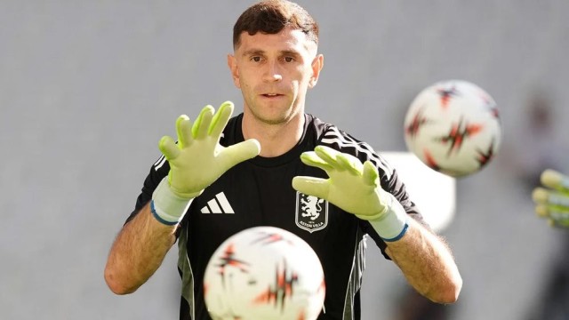 Chelsea sign Emiliano Martinez from Aston Villa