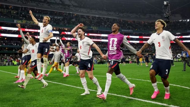 England Edge Hosts Mexico 3-2 to Reach World Cup Quarter-finals