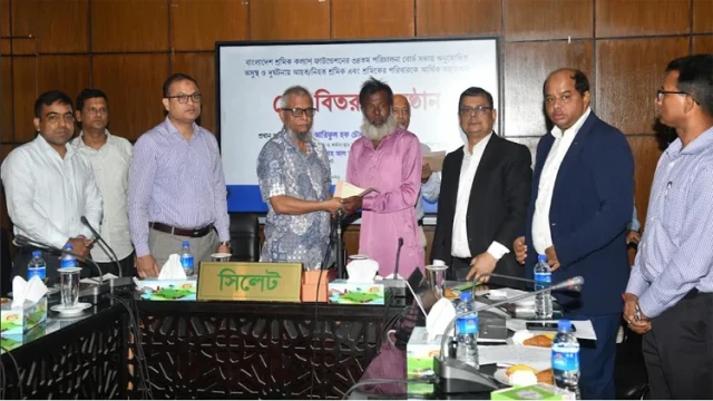 Govt to Provide Financial Assistance to Poor Meritorious Students Up to University Level