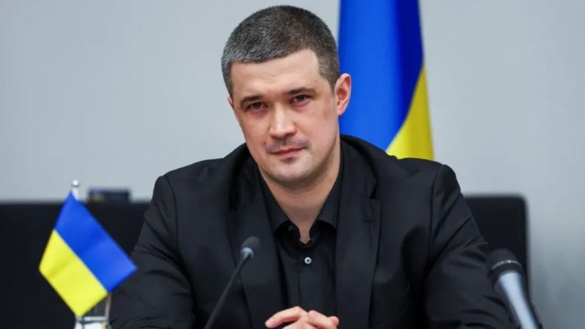 Former Ukrainian Defense Minister Calls for Presidential Election Amid War