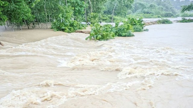 Flood Warning Issued as Teesta, Other Rivers May Rise Above Danger Level