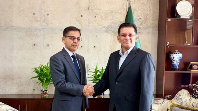 Indian High Commissioner Pranay Verma Pays Farewell Call on Foreign Minister