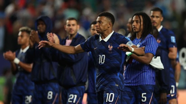 France Crush Iraq 3-0 in Weather-Interrupted Thriller to Seal Knockout Spot