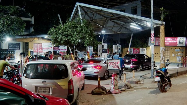 Fuel Crisis Eases Slightly, But Queues Persist at Pumps