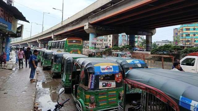 Severe Gas Crisis Triggers Long Queues at Dhaka CNG Stations