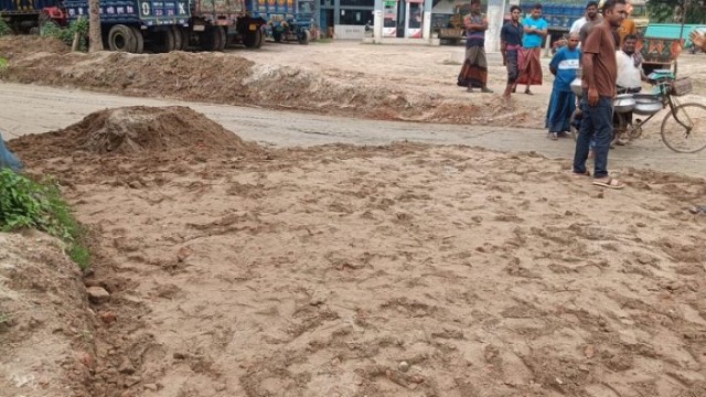 Road Project Faces Irregularity Allegations in Rajshahi