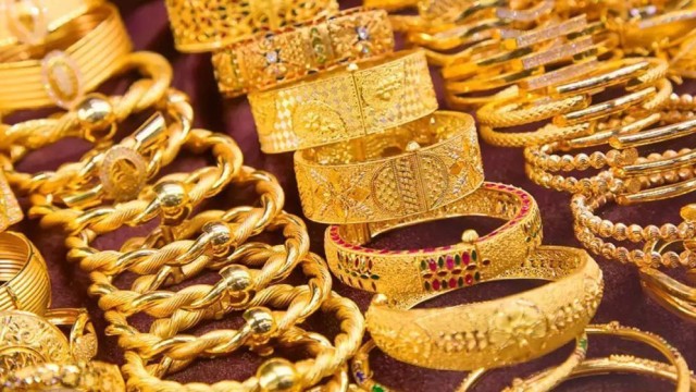 BAJUS Reduces Gold Prices by Up to Tk 2,216 Per Bhori