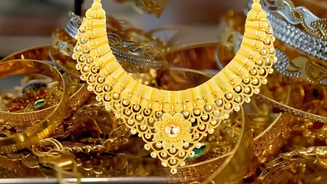 Gold Price Cut by Tk 5,482 per Bhori, 22-Carat Now Tk 217,592