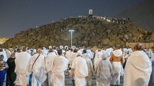 Over 1.6 Million Pilgrims Gather at Arafat for Holiest Stage of Hajj