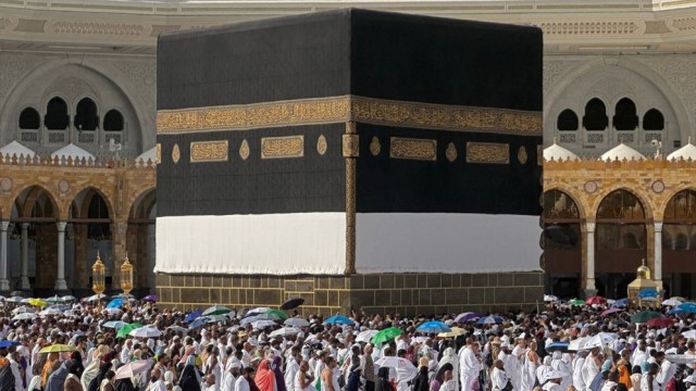 Pilgrims Gather at Arafah as Holy Hajj Reaches Its Most Significant Stage