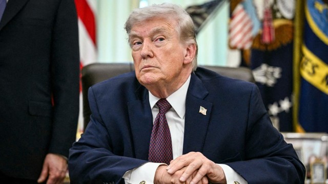Trump Accuses Major Oil Companies of Profiting From Iran War Oil Crisis
