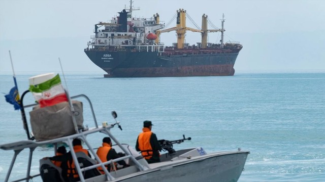 Iran to Prioritize Fee-Paying Ships in Strait of Hormuz Transit