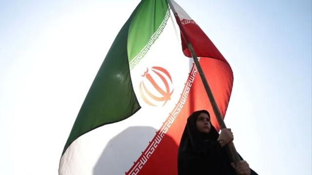 US Strikes Iranian Targets, Tehran Closes Strait of Hormuz to Shipping