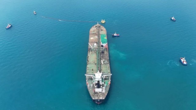 Ship Traffic Falls Through Strait of Hormuz Amid Regional Tensions