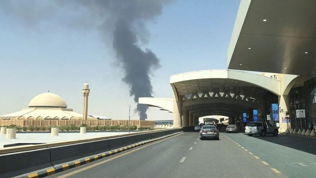 Houthis Claim Missile and Drone Attacks on Riyadh, Yanbu