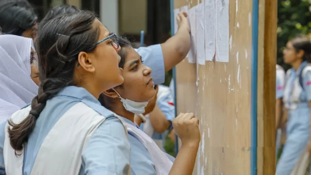 HSC and Equivalent Exam Pass Rate Falls to 52.12 Percent