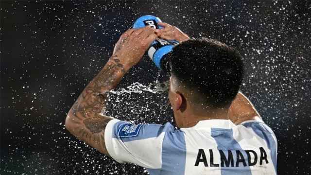 FIFA’s Mandatory Hydration Break: Lifeline for Players or Momentum Killer?