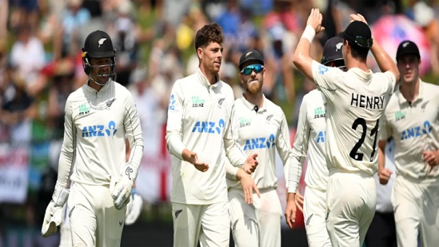 Santner’s Shoulder Injury Deals Blow to New Zealand Ahead