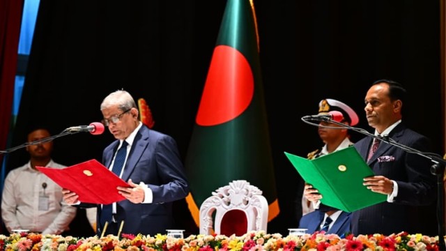 Mirza Fakhrul Islam Alamgir sworn in as 23rd President