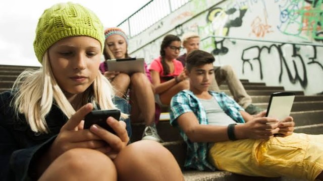 France to push ahead with mobile phone ban in high schools  PARIS, France, Aug 24, 2026 (BSS/AFP) - The French government said Monday it would press ahead with a ban on mobile phones in high schools from the start of the new school year.  In July, Fr