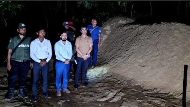 20,000 CFT illegally extracted sand seized from Halda River